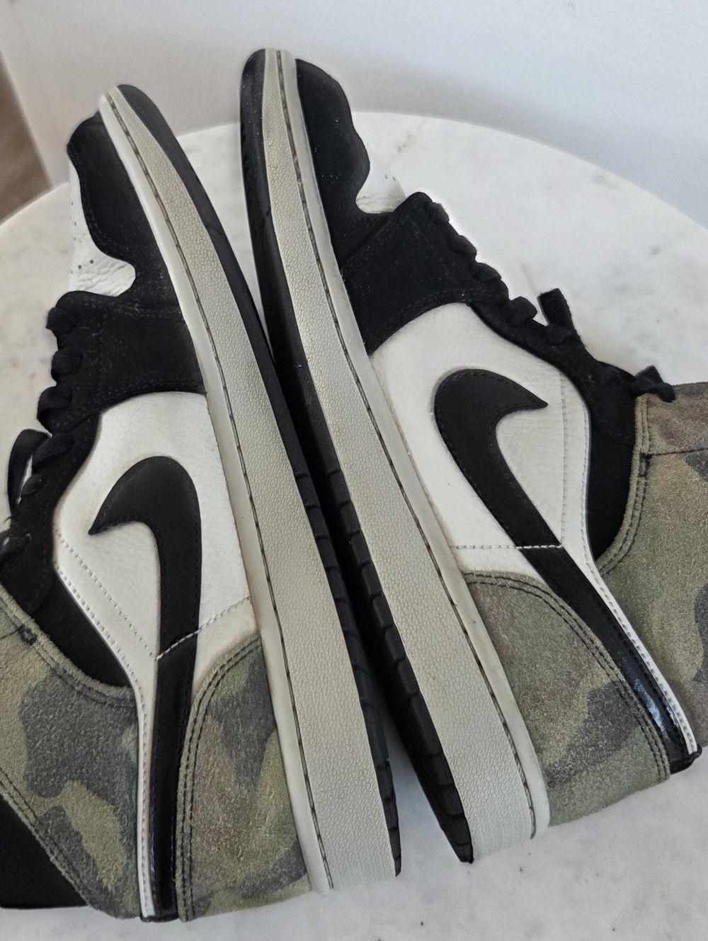 Nike Air Jordan Retro 1 Mid Men Size 8.5 CW5490-001 Green Camo Black White Shoes - Picture 3 of 10
